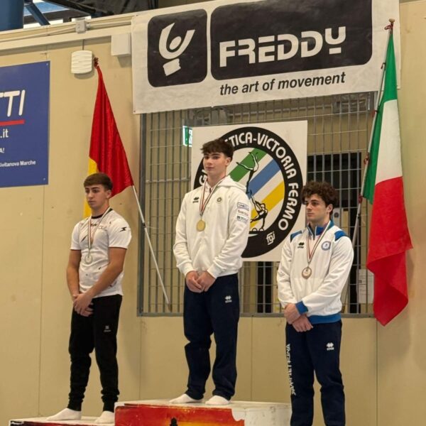 SALA CAMPIONE ITALIANO AL CAVALLO CON MANIGLIE